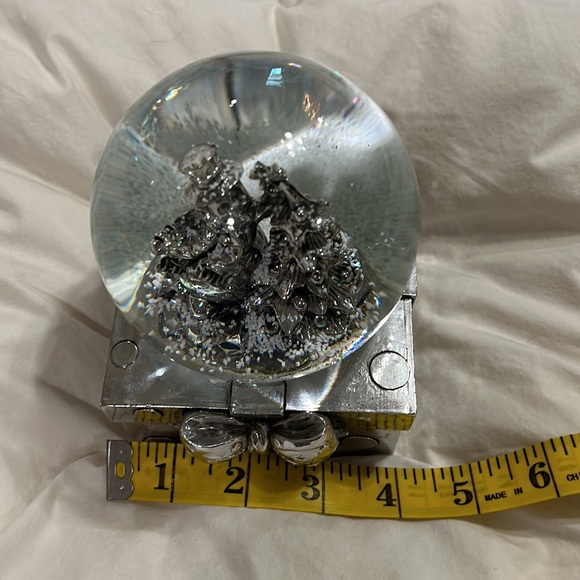 Snow globe - Picture 3 of 4